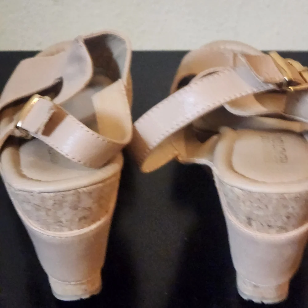 Shoes - Picture 3 of 4